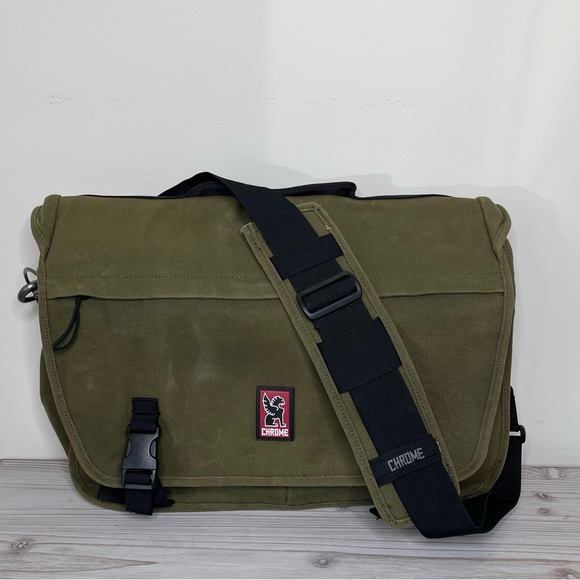 Chrome Citizen Messenger Bag in army green - Picture 12 of 12